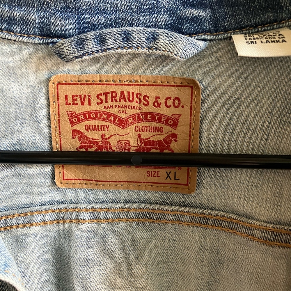 Levi Jean Jacket - Picture 2 of 4
